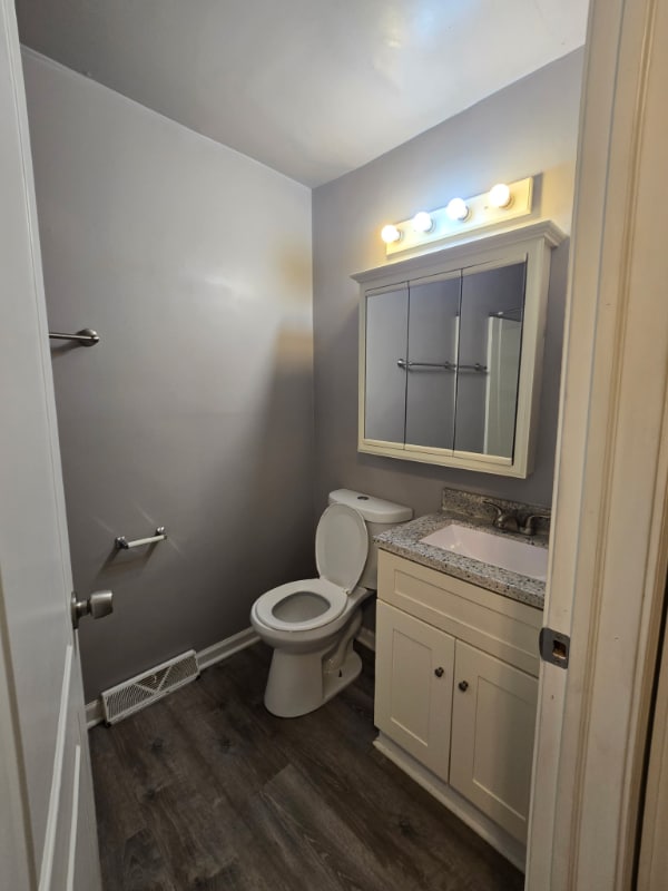 Building Photo - 72 Wilbury Pl