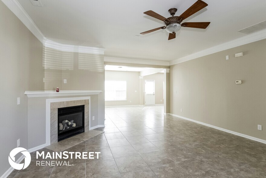 Building Photo - 8110 Chatham Oaks Dr