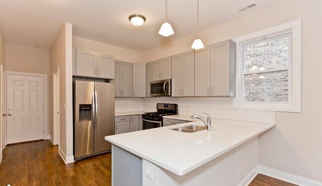 Building Photo - 827 N Francisco Ave