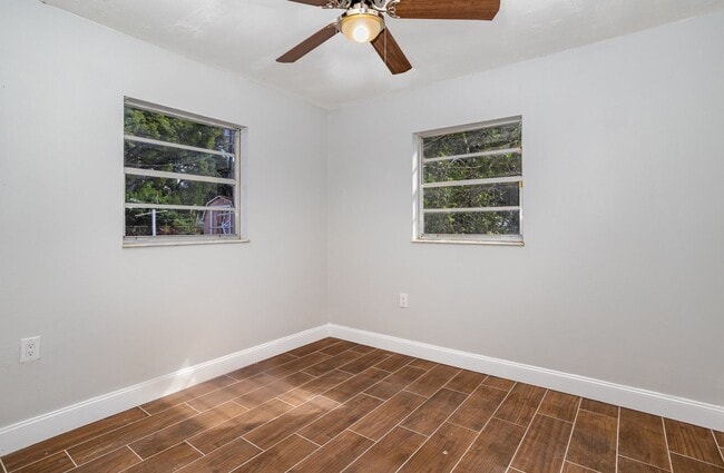 Building Photo - Very Cute Two Bedroom Single Family Home - Now Available