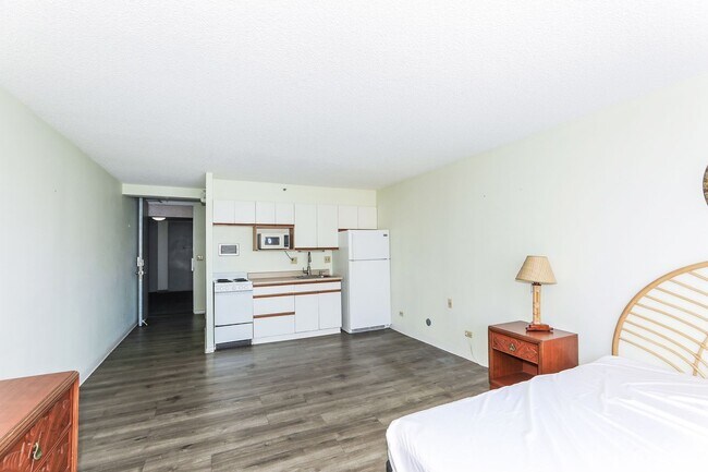Building Photo - Marine Surf - Studio 1b 1parking! in Waikiki