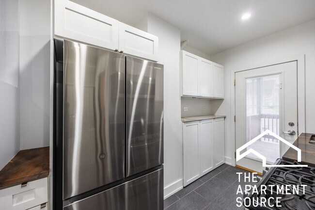 Building Photo - 3716 W Belmont Ave