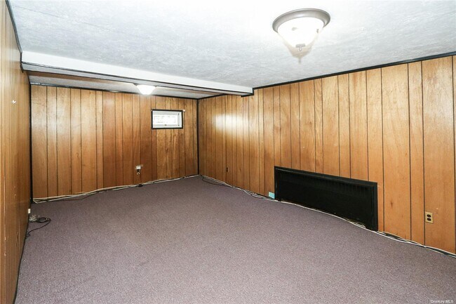 Building Photo - 98 Bayberry Ave