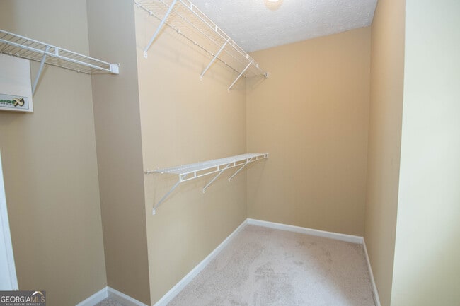 Building Photo - 74 Roxbury Ln