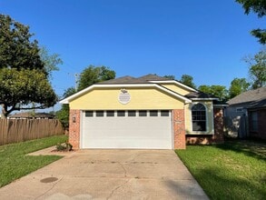 Building Photo - Updated 3 Bedroom Bossier Home