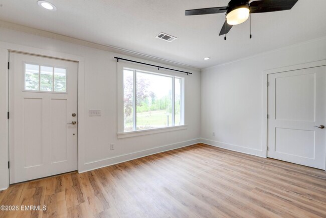 Building Photo - 554 Edwards Rd