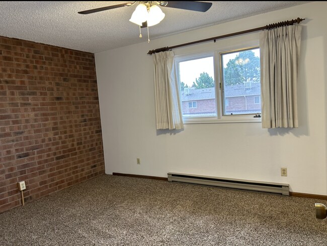 Building Photo - 2105 Chatalet Ln