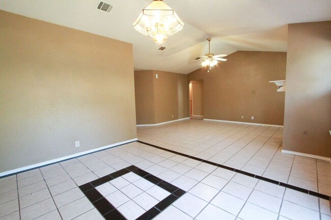 Building Photo - 3 Bedroom, 2 Bath Home in Pflugerville