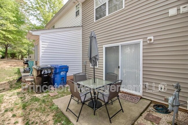 Building Photo - 137 Lynch Cir