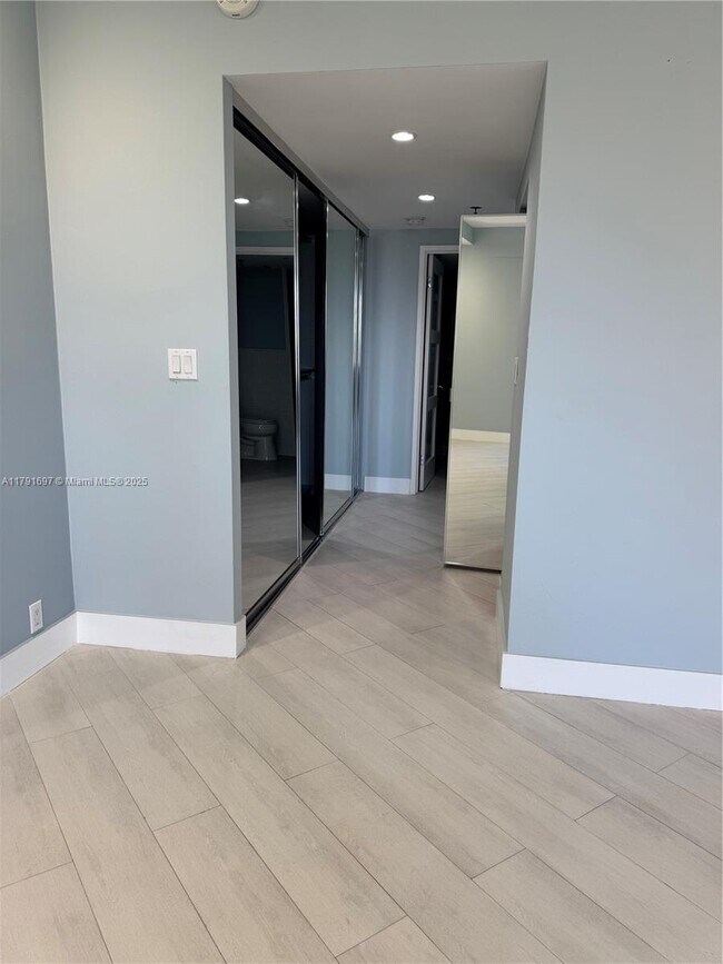 Building Photo - 201 Crandon Blvd