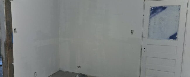 Building Photo - 21 Schultz St