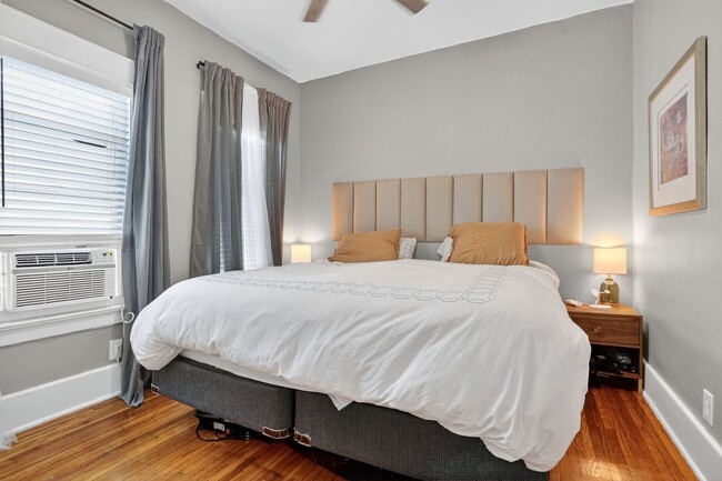 Building Photo - Great 3 Bedroom & 2 Full Baths In GREAT South Plaza Location