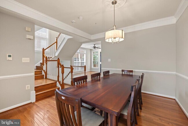 Building Photo - 5256 Bessley Pl
