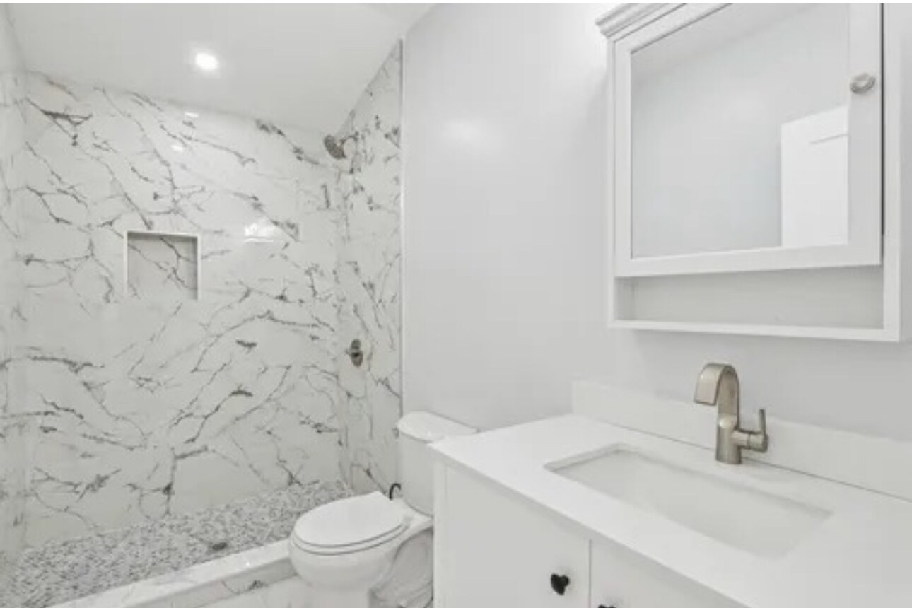 Building Photo - 410 Ferry St