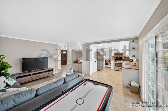 Building Photo - 353 S Heatherstone St