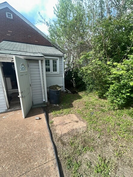 Building Photo - 2218 Farrar St