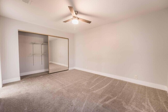 Building Photo - Beautiful 2 bed, 2 bath condo ready to mov...