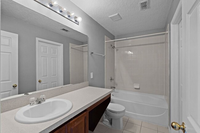 Building Photo - 2/2.5/2 Plus Loft in Gated Winter Garden C...