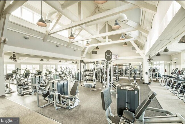 Building Photo - POTOMAC SHORES - BEAUTIFUL VIEWS! (interne...