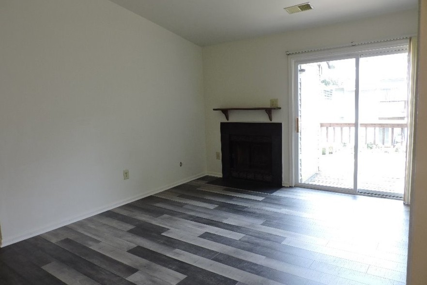 Living Room w/ fireplace - 8605 Beekman Pl