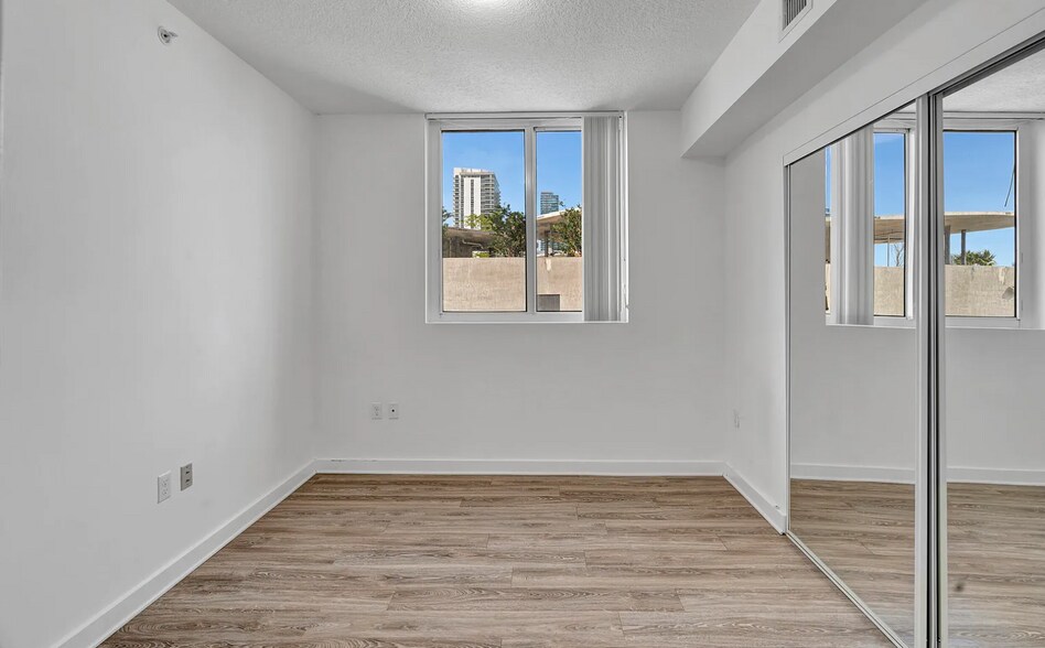 Building Photo - 601 NE 23rd St