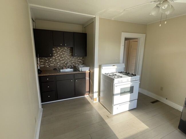 Kitchen - 2 Talbot Ave