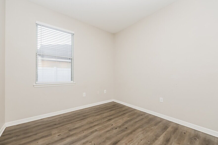 Building Photo - 11740 Colony Lakes Blvd