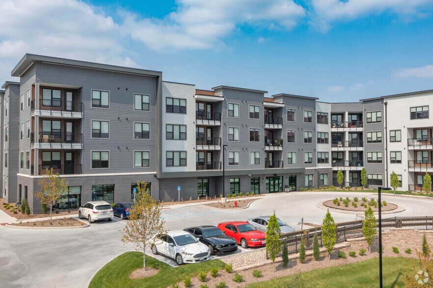 The Flats at Dorsett Ridge 12703 Dorsett Rd Maryland Heights MO 63043