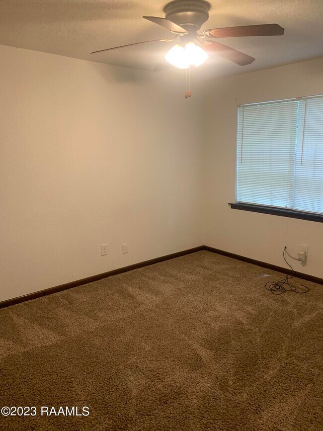 Building Photo - 600 Rim Rd