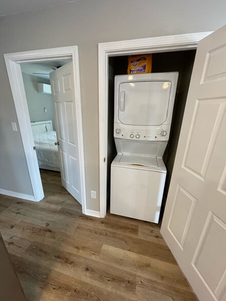 Building Photo - 8681 Rio Vista Dr