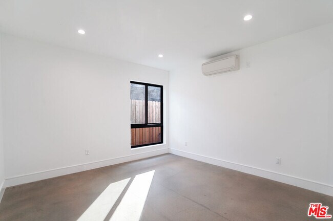 Building Photo - 6236 Sale Ave