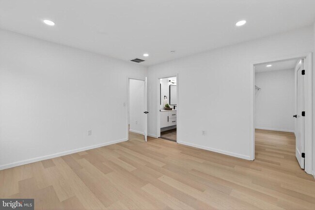 Building Photo - 2932 Yost Pl NE