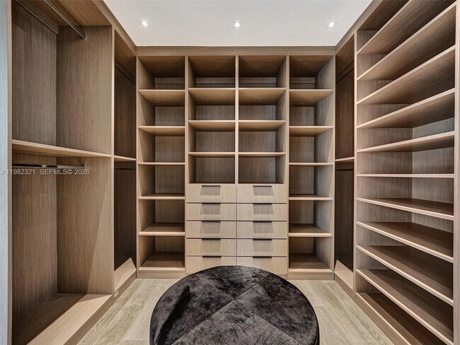 Building Photo - 2066 NE 174th St