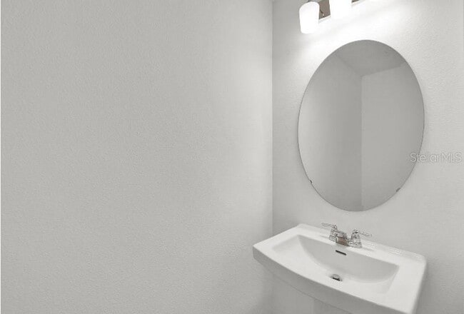 Building Photo - 2025 Viewfinder St