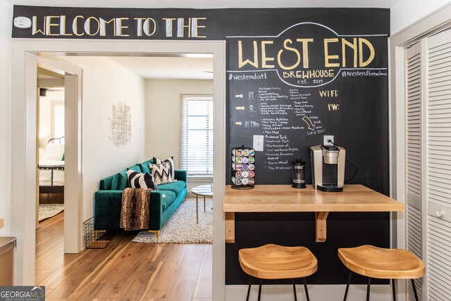 Building Photo - 907 White St SW