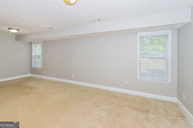 Building Photo - 220 Creekside Cir
