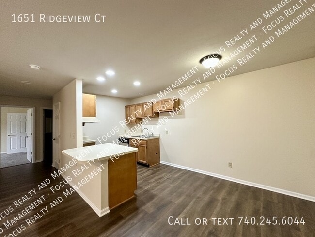 Building Photo - 1651 Ridgeview Ct