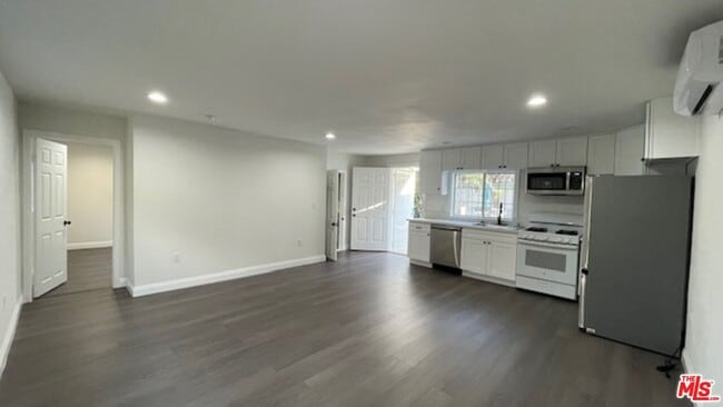 Building Photo - 1043 3rd Ave