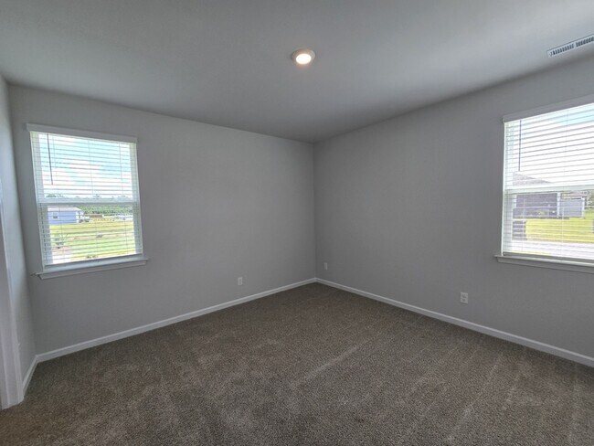 Building Photo - 77 Bonaparte St