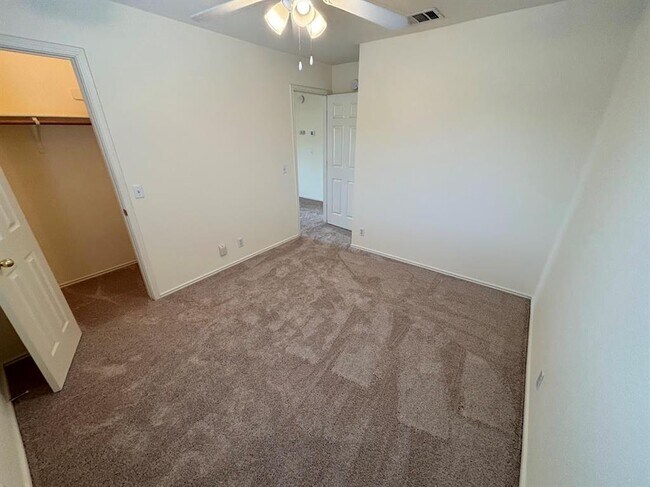 Building Photo - 325 Celery Loop