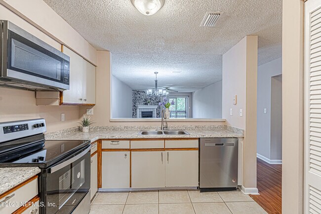 Building Photo - 1604 Arcadia Dr