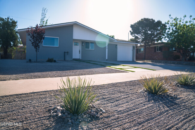 Building Photo - 10016 Chezelle Dr