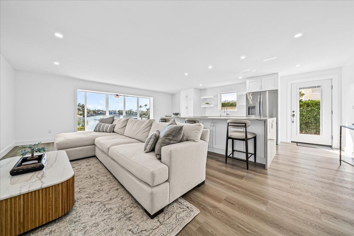 Building Photo - 1910 Gulf Shore Blvd N