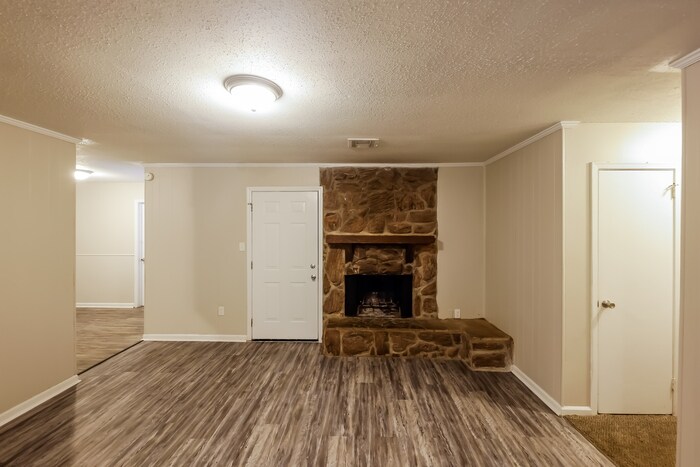 Building Photo - 323 N Burbank Dr