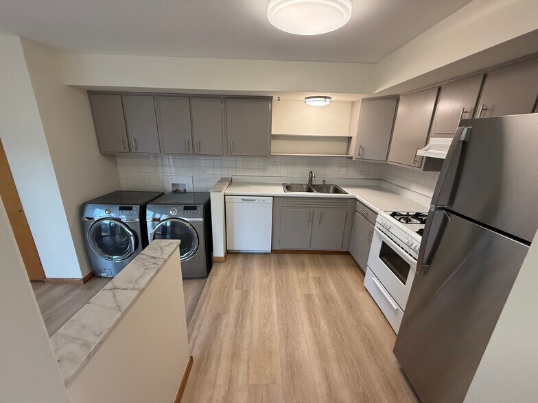 Building Photo - 757 Southeast Ave