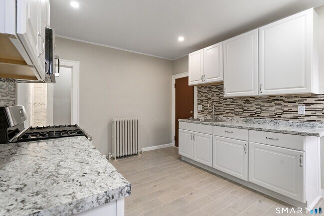 Building Photo - 30-32-32 Fenwick St