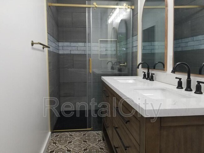 Building Photo - 621 Arlington Ave