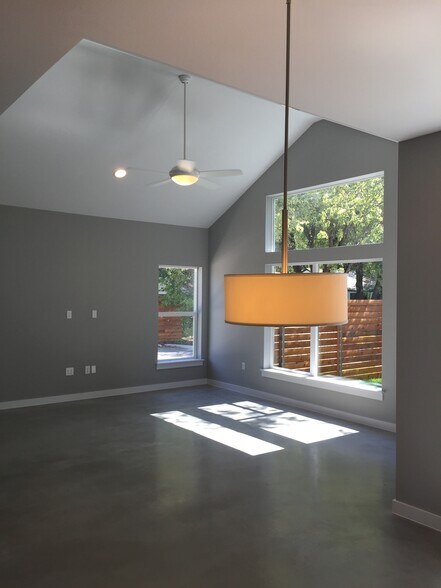 Building Photo - 5616 S 1st St