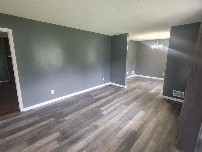 Building Photo - North Columbia