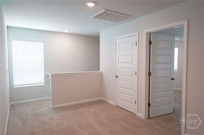 Building Photo - 139 Painted Lady Lp